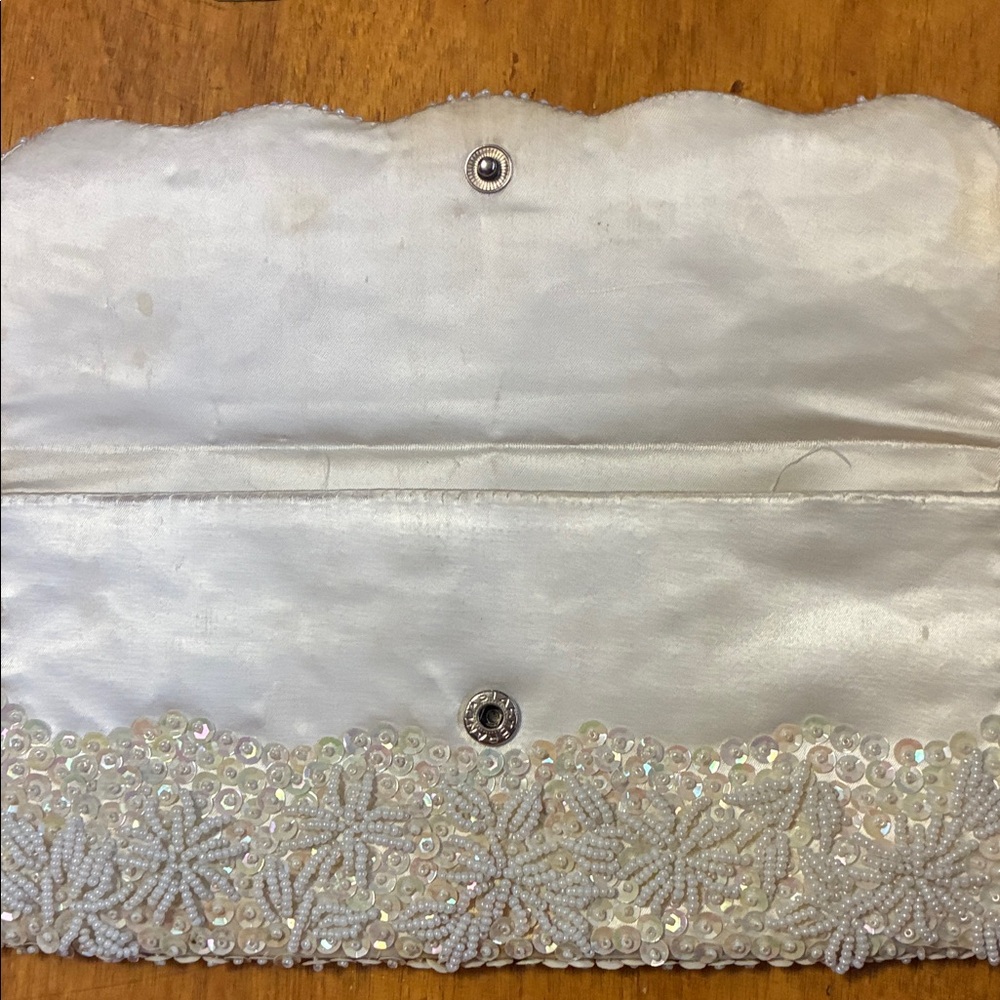 Elegant White Beaded Clutch - Picture 4 of 7
